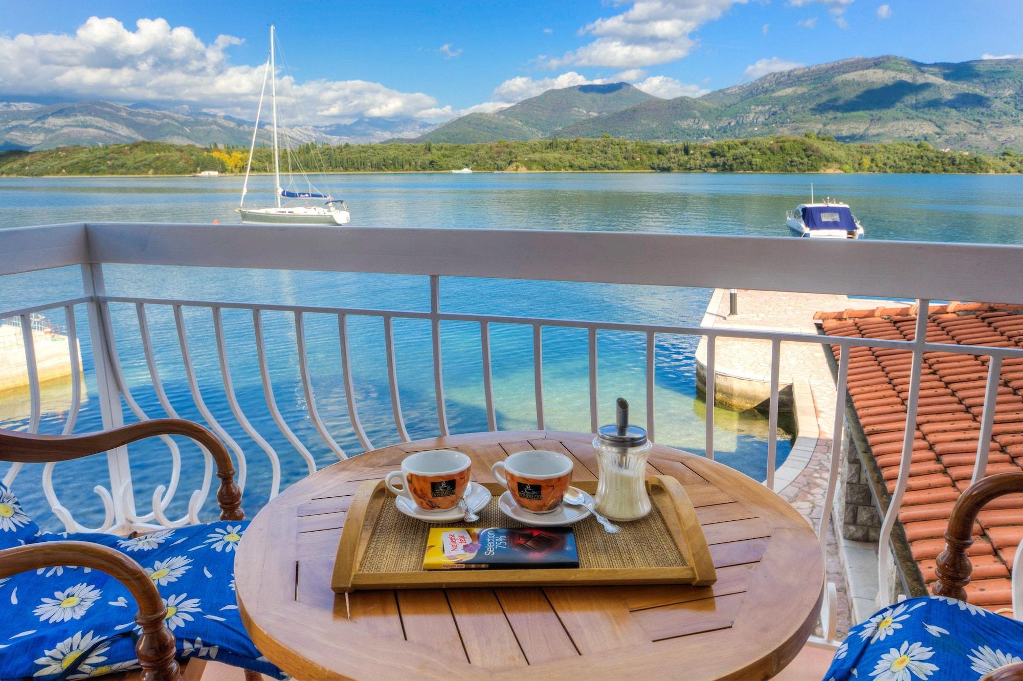 Apart-Hotel Villa Lav Nova Pec ภายนอก รูปภาพ